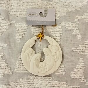 NWT Wondershop Ceramic Nativity Christmas Ornent Ivory White and Gold